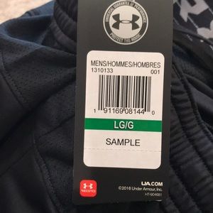 Under Armour Shorts - NWT Under Armour Team Raid Pocket Shorts Black L Under Armour Shorts - NWT Under Armour Team Raid Pocket Shorts Black L
